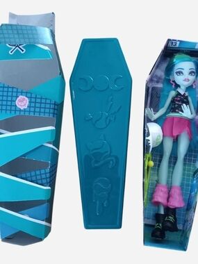 Monster High Buried Secrets Doll Pack in Teal, Pink, Purple